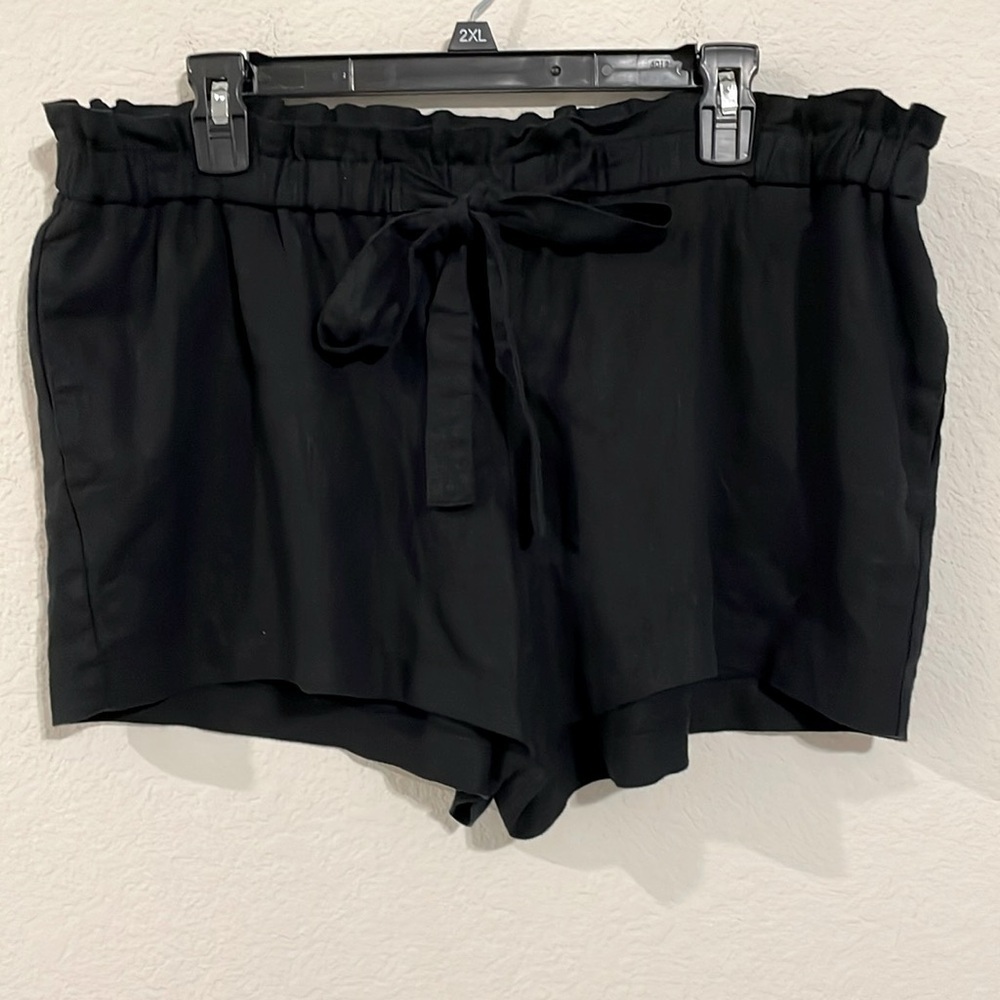 Isabel Maternity Women’s Shorts Medium Black Linen Blend Mid Rise Preppy